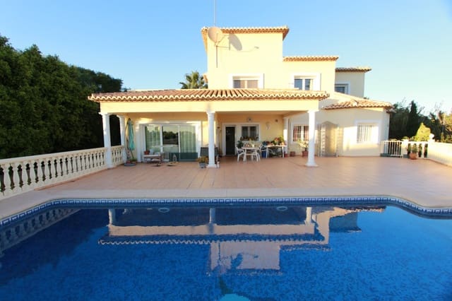 4 soveværelse Villa til salg i Calpe / Calp med swimmingpool - € 850.000 (Ref: 9380011)