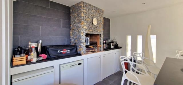 Chalet de 4 habitaciones en Moraira, Teulada-Moraira en venta con piscina garaje - 1.495.000 € (Ref: 9380014)