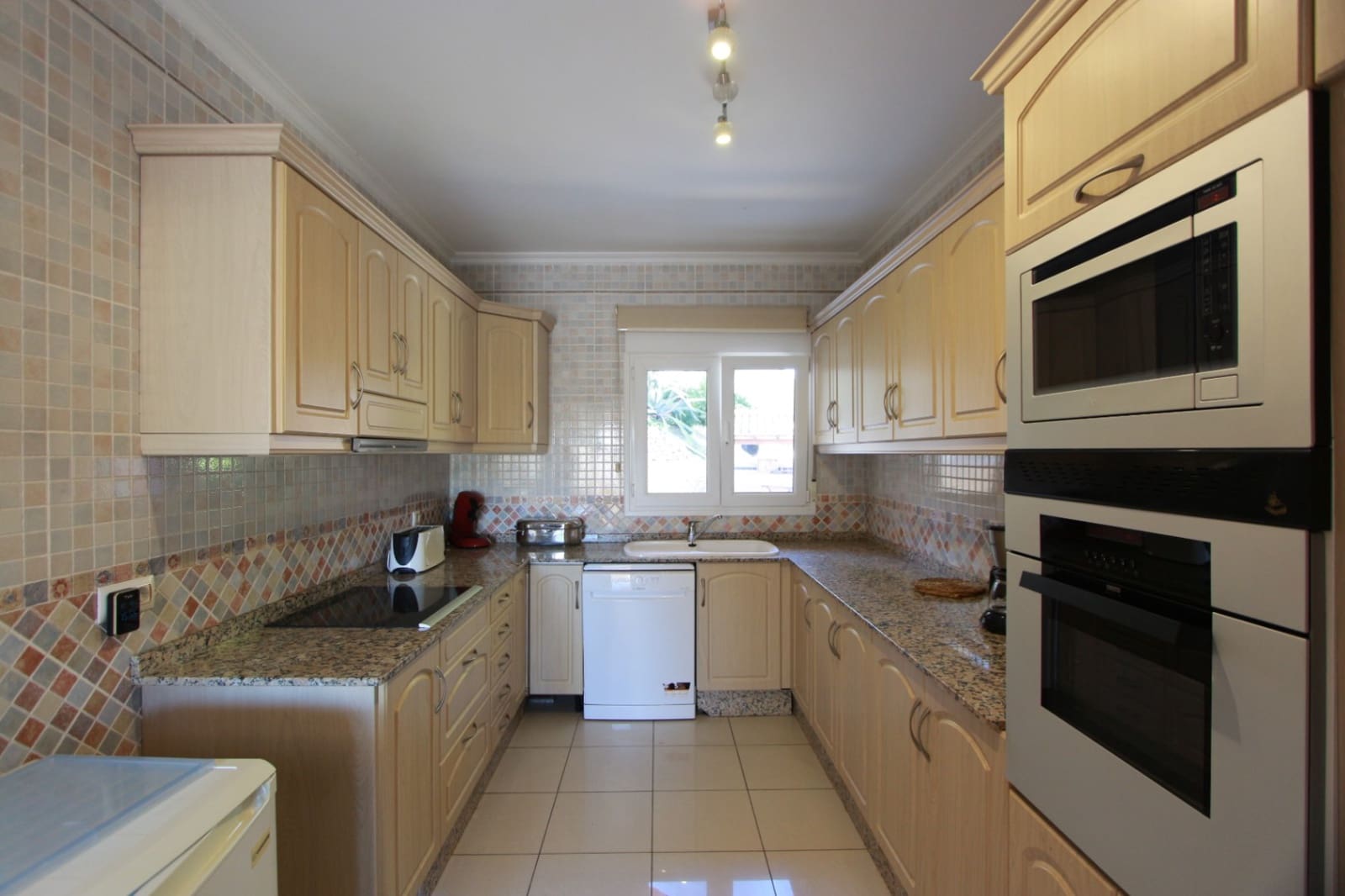 5 bedroom Villa for sale in Calpe / Calp with pool - € 820,000 (Ref: 9380020)