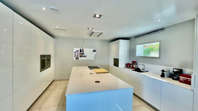 3 slaapkamer Villa te koop in Orba met zwembad garage - € 599.950 (Ref: 9383929)