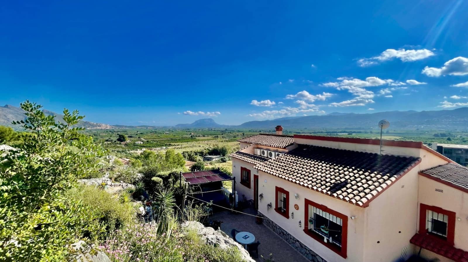 3 slaapkamer Villa te koop in Tormos met zwembad garage - € 435.000 (Ref: 9383930)