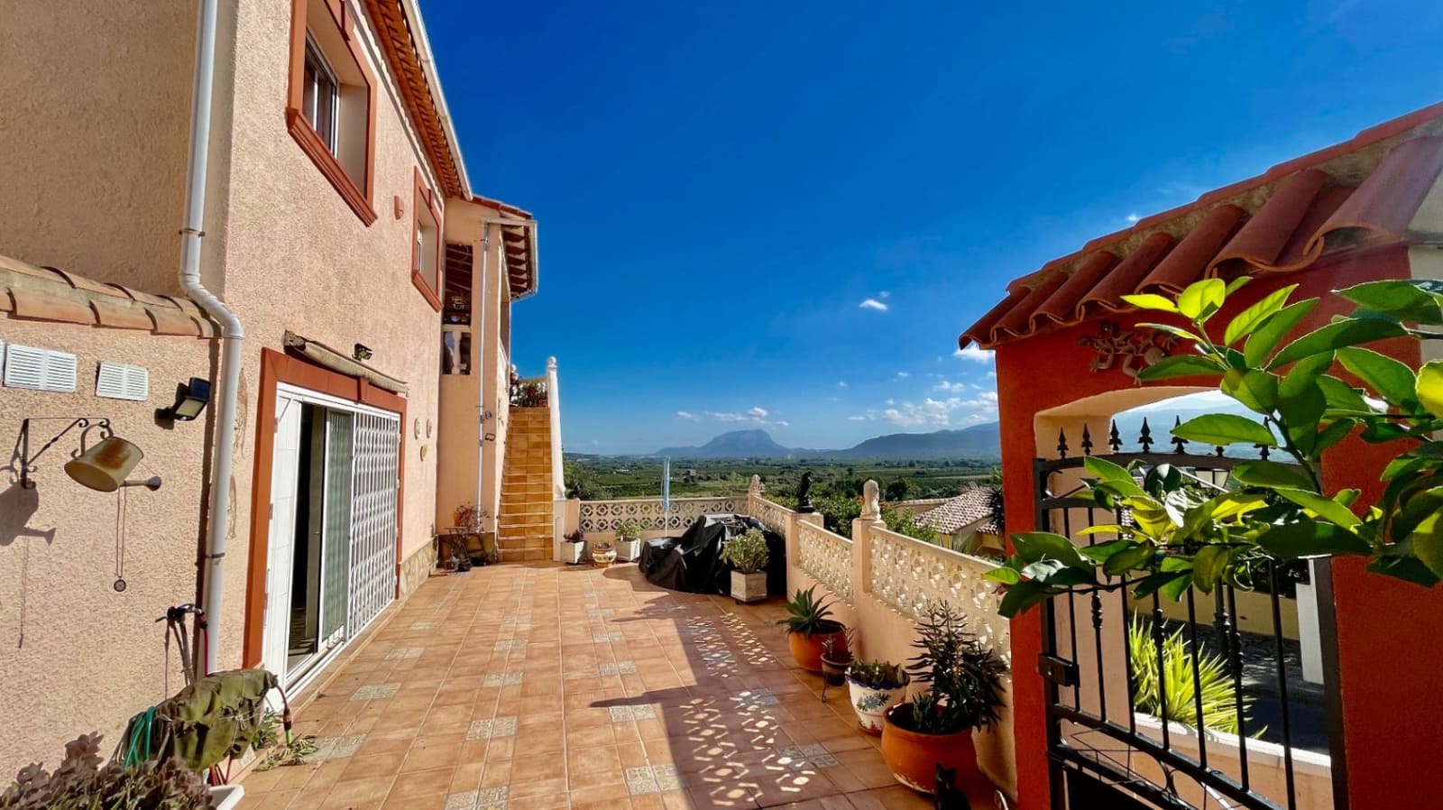 3 slaapkamer Villa te koop in Tormos met zwembad garage - € 435.000 (Ref: 9383930)