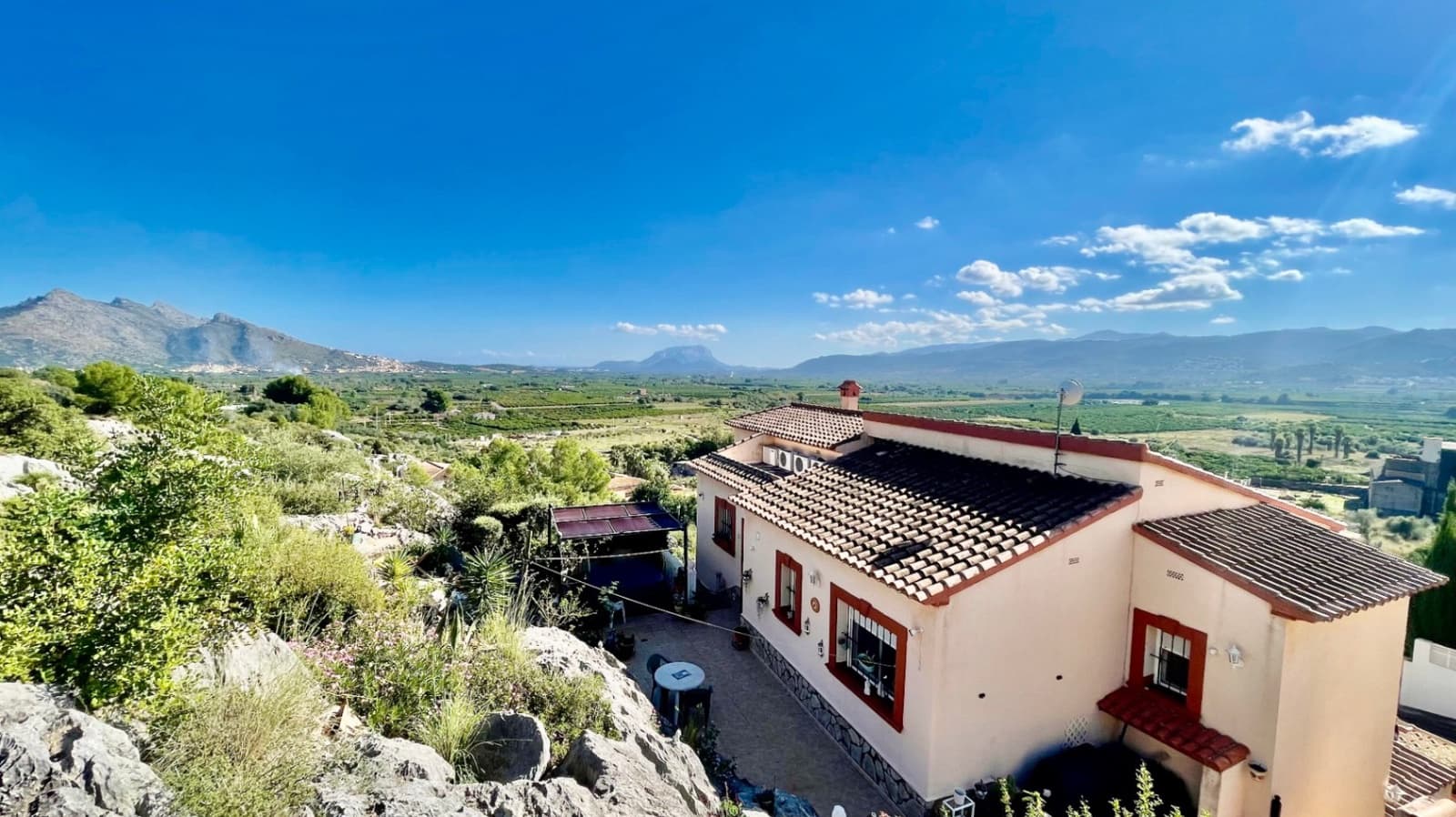 3 slaapkamer Villa te koop in Tormos met zwembad garage - € 435.000 (Ref: 9383930)