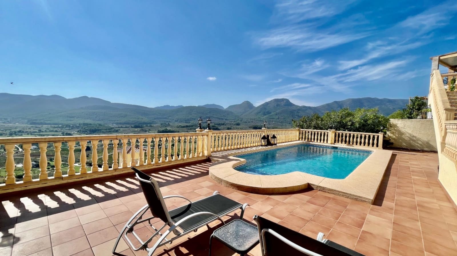 4 sypialnia Willa na sprzedaż w Jalon / Xalo z basenem garażem - 595 000 € (Ref: 9383938)