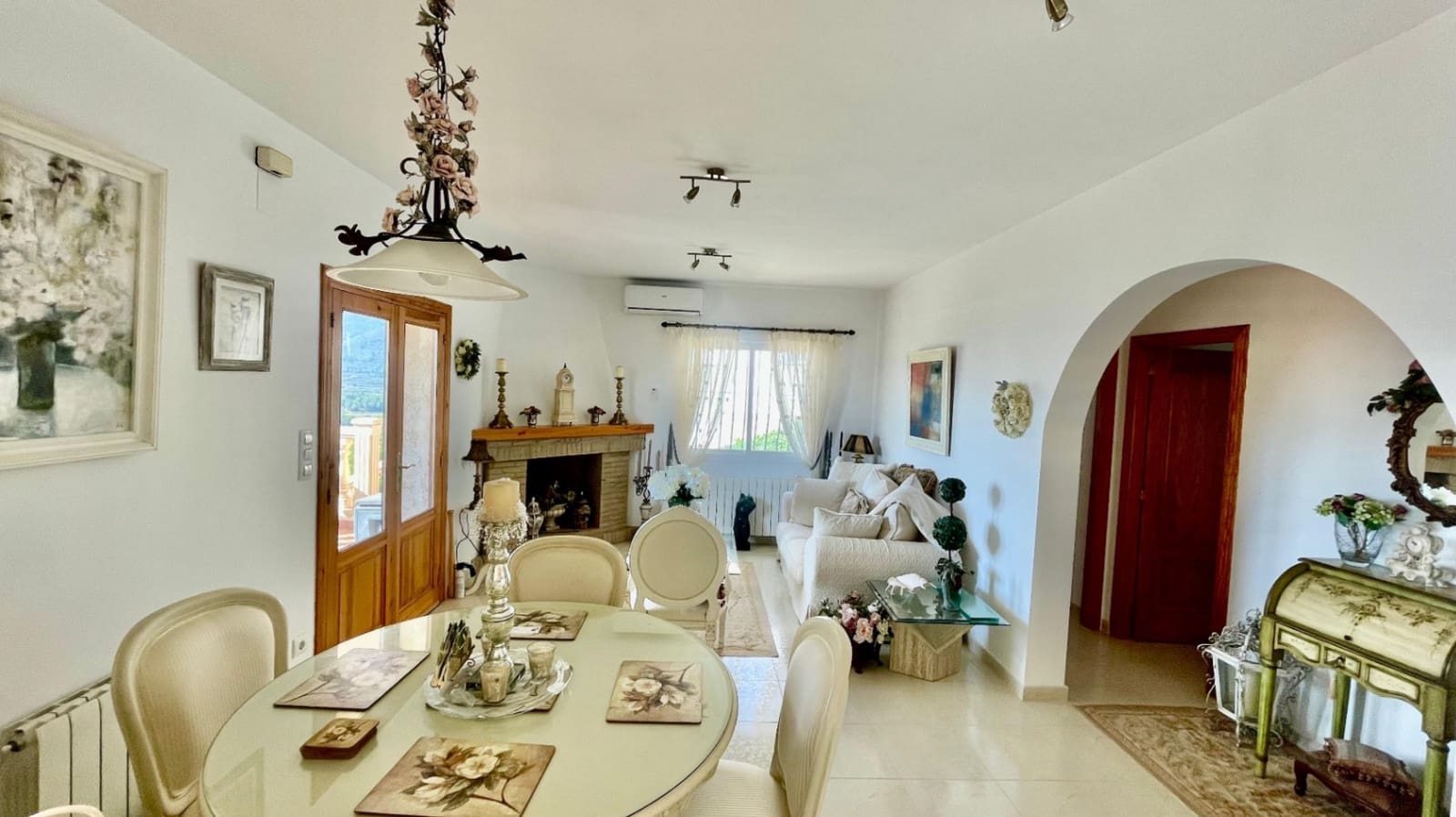 4 sypialnia Willa na sprzedaż w Jalon / Xalo z basenem garażem - 595 000 € (Ref: 9383938)