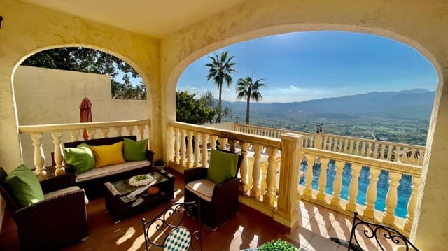 4 sypialnia Willa na sprzedaż w Jalón / Xaló z basenem garażem - 595 000 € (Ref: 9383938)