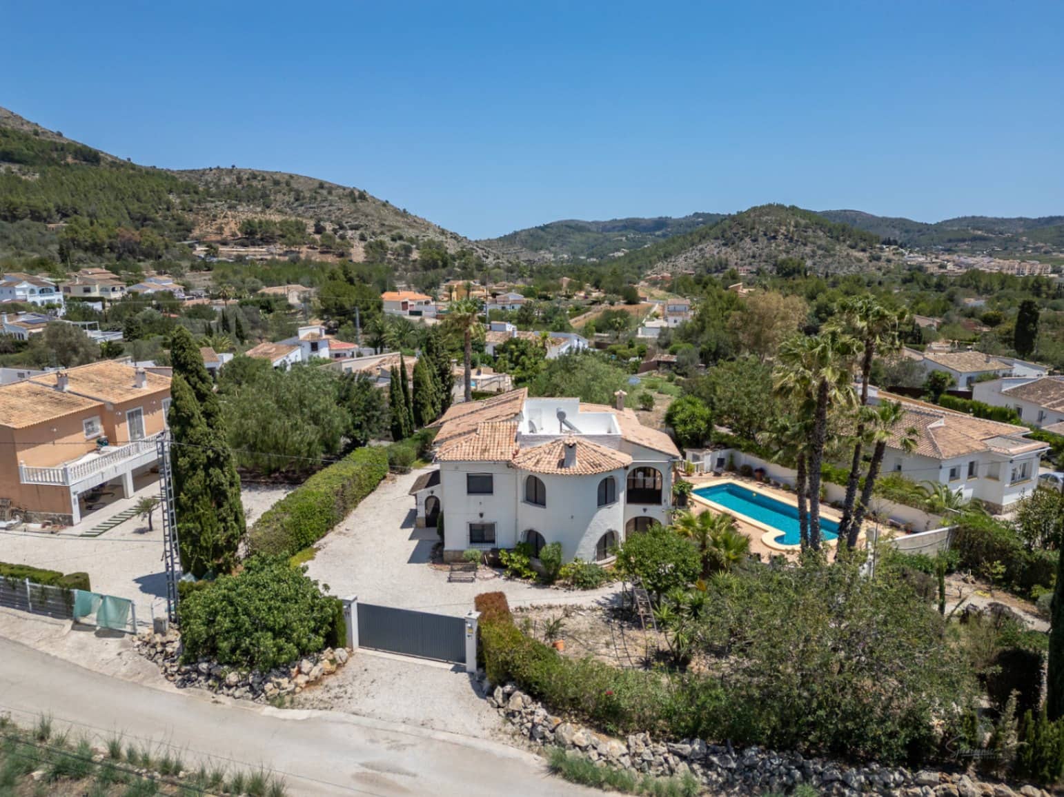 4 bedroom Villa for sale in Jalon / Xalo with pool garage - € 735,000 (Ref: 9383940)