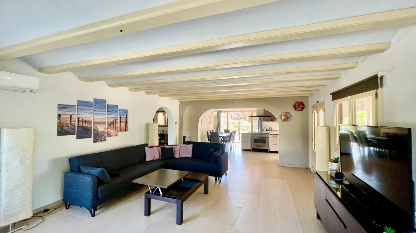 4 bedroom Villa for sale in Jalon / Xalo with pool garage - € 735,000 (Ref: 9383940)