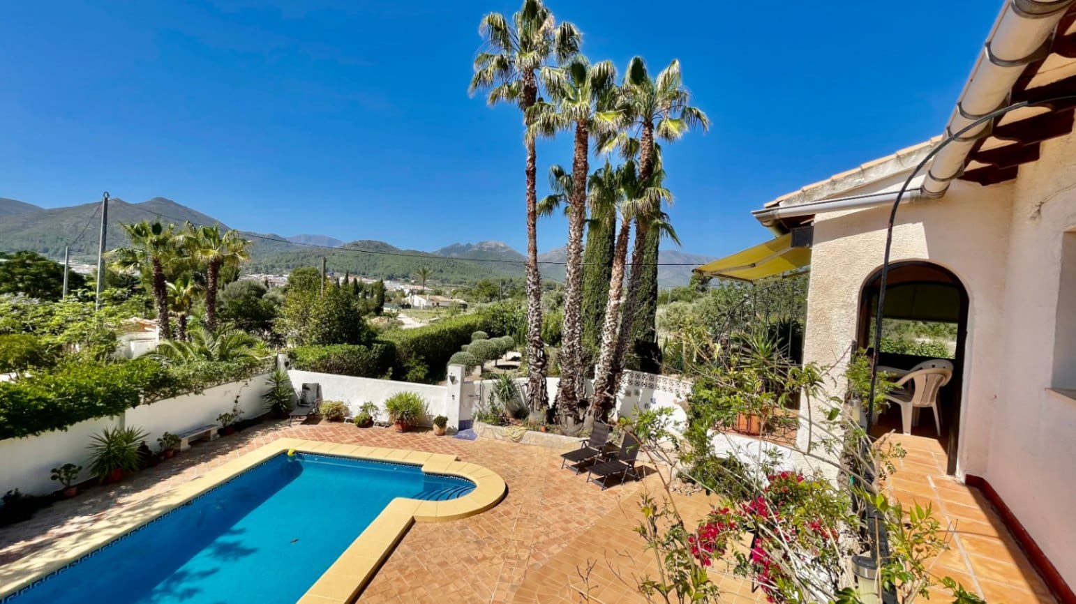 4 bedroom Villa for sale in Jalon / Xalo with pool garage - € 735,000 (Ref: 9383940)