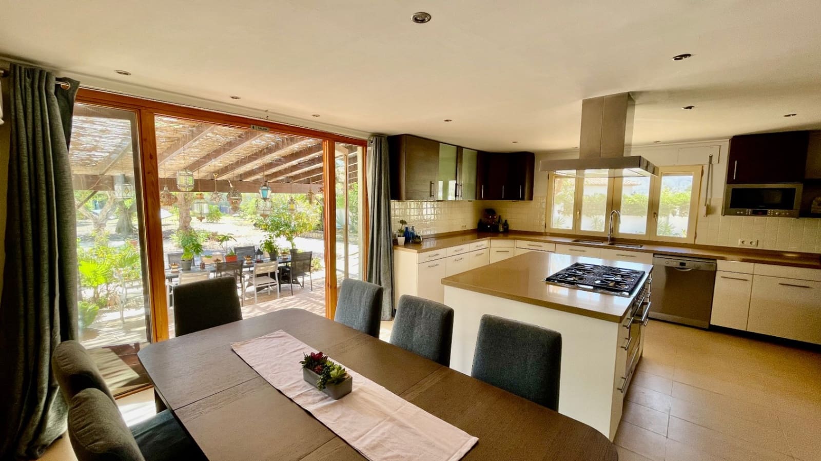 4 bedroom Villa for sale in Jalon / Xalo with pool garage - € 735,000 (Ref: 9383940)