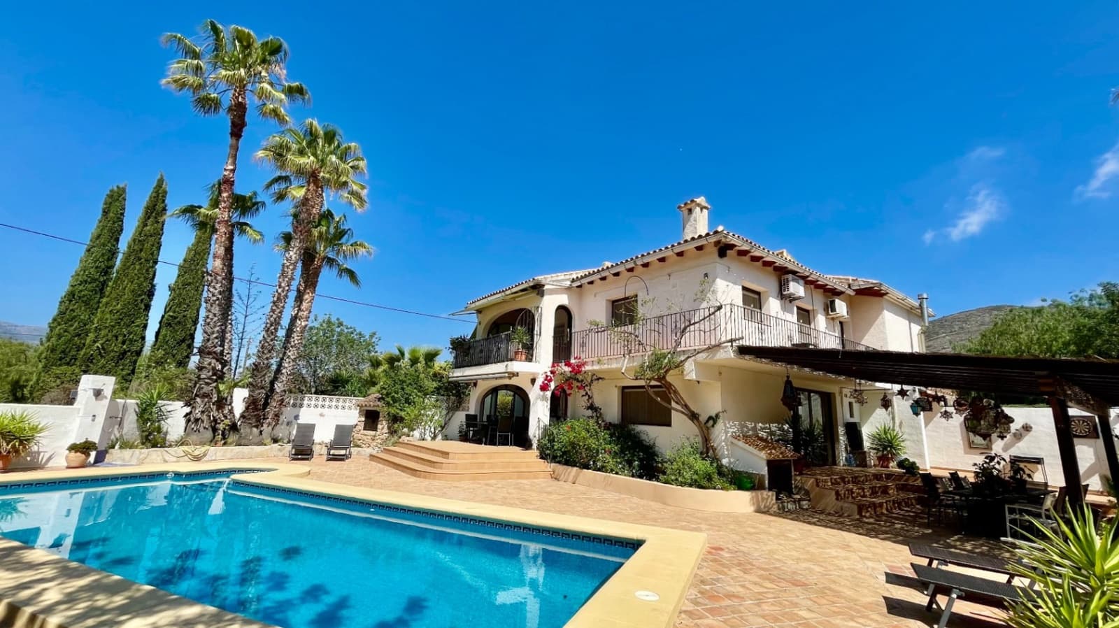 4 bedroom Villa for sale in Jalon / Xalo with pool garage - € 735,000 (Ref: 9383940)