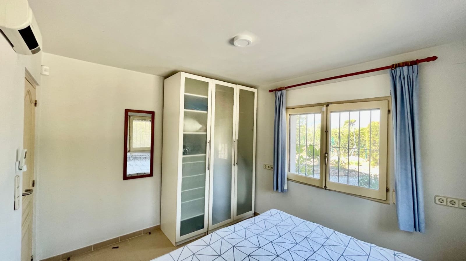 4 bedroom Villa for sale in Jalon / Xalo with pool garage - € 735,000 (Ref: 9383940)