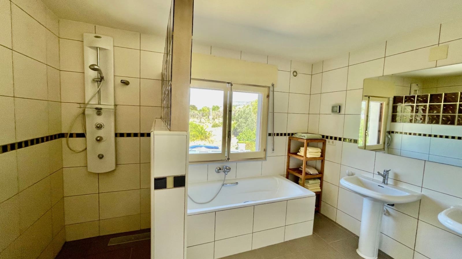 4 bedroom Villa for sale in Jalon / Xalo with pool garage - € 735,000 (Ref: 9383940)