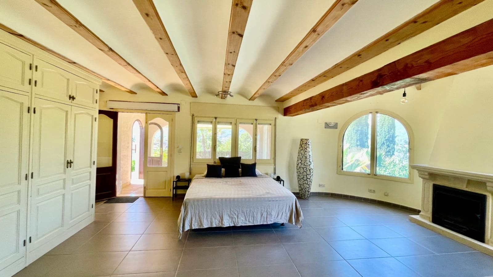 4 bedroom Villa for sale in Jalon / Xalo with pool garage - € 735,000 (Ref: 9383940)