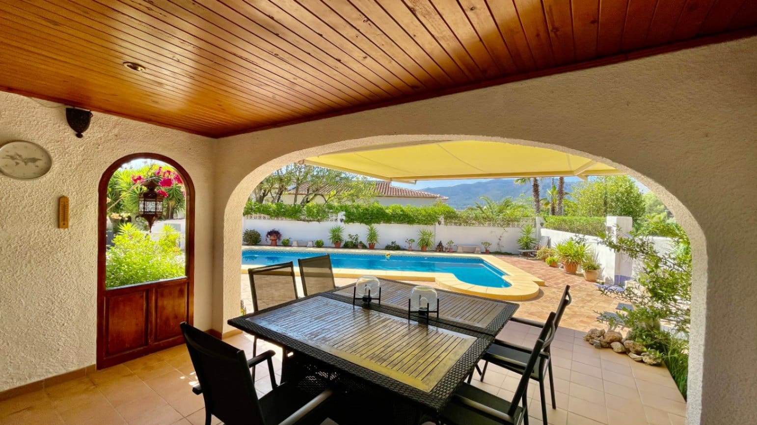 4 bedroom Villa for sale in Jalon / Xalo with pool garage - € 735,000 (Ref: 9383940)