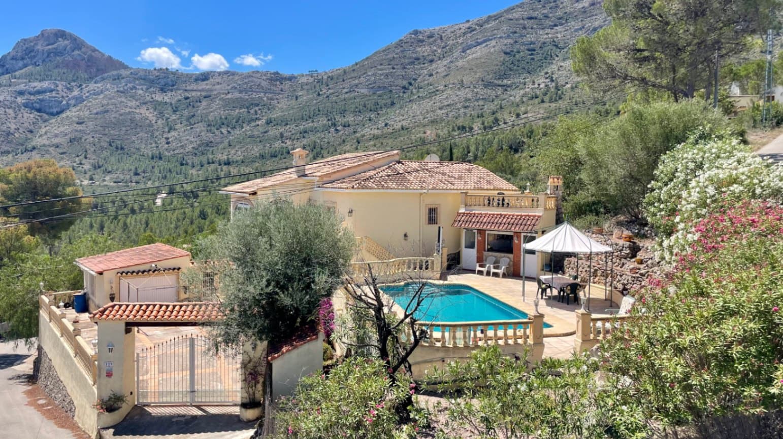 5 Zimmer Villa zu verkaufen in Parcent mit Pool Garage - 399.950 € (Ref: 9383941)