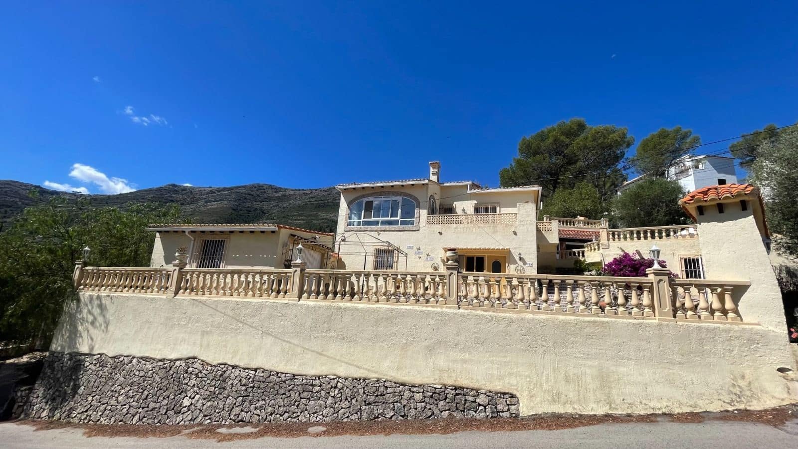 5 Zimmer Villa zu verkaufen in Parcent mit Pool Garage - 399.950 € (Ref: 9383941)