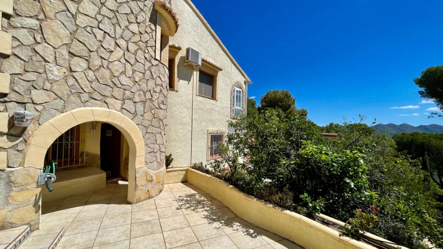 5 Zimmer Villa zu verkaufen in Parcent mit Pool Garage - 399.950 € (Ref: 9383941)