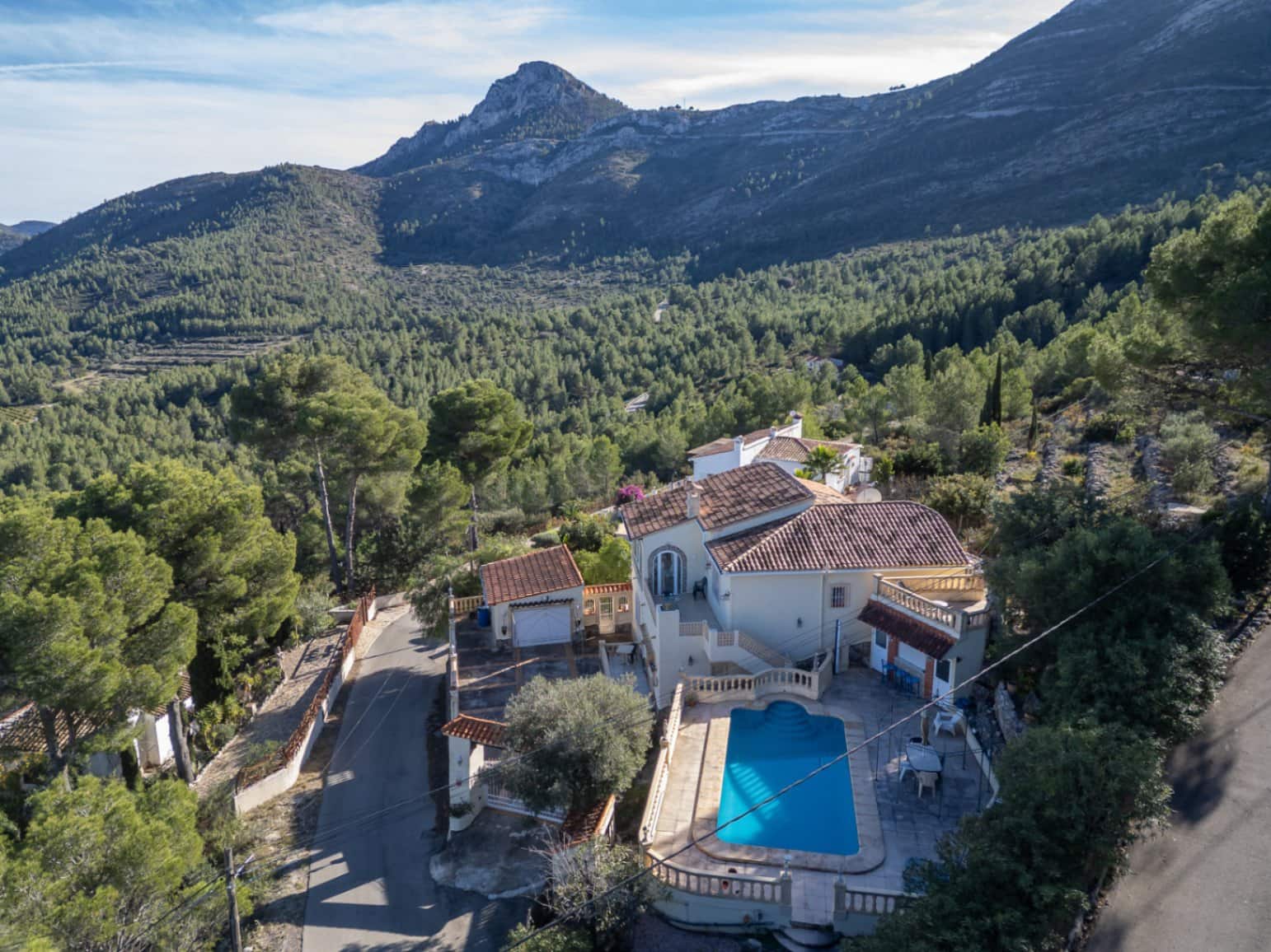 5 bedroom Villa for sale in Parcent with pool garage - € 399,950 (Ref: 9383941)