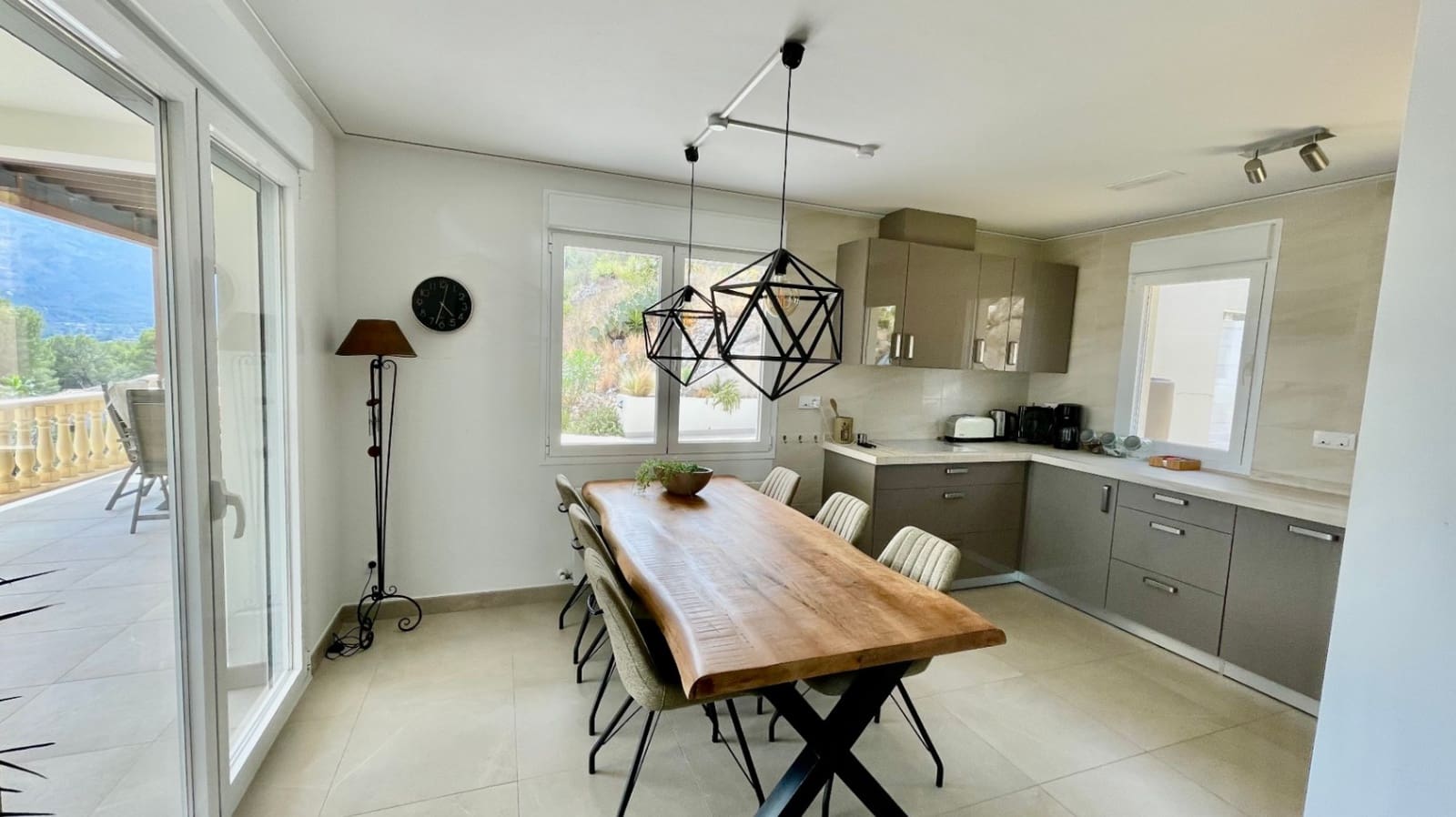 7 bedroom Villa for sale in Alcalali / Alcanali with pool garage - € 1,495,000 (Ref: 9383943)