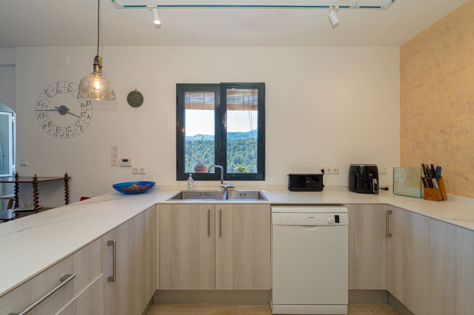 5 bedroom Villa for sale in Benissa with pool garage - € 895,000 (Ref: 9383945)