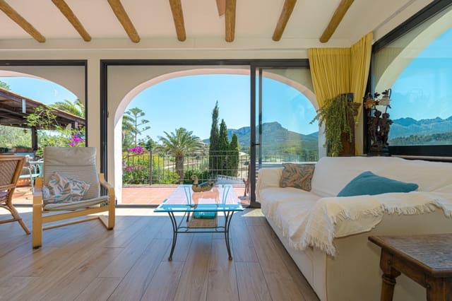 5 bedroom Villa for sale in Benissa with pool garage - € 895,000 (Ref: 9383945)