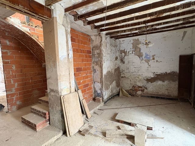 6 bedroom Villa for sale in Alcalalí / Alcanalí - € 349,000 (Ref: 9427986)