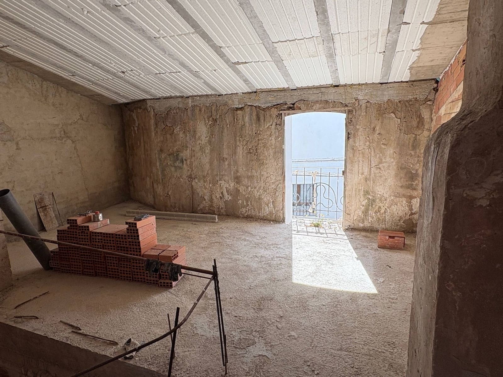 6 bedroom Villa for sale in Alcalali / Alcanali - € 349,000 (Ref: 9427986)