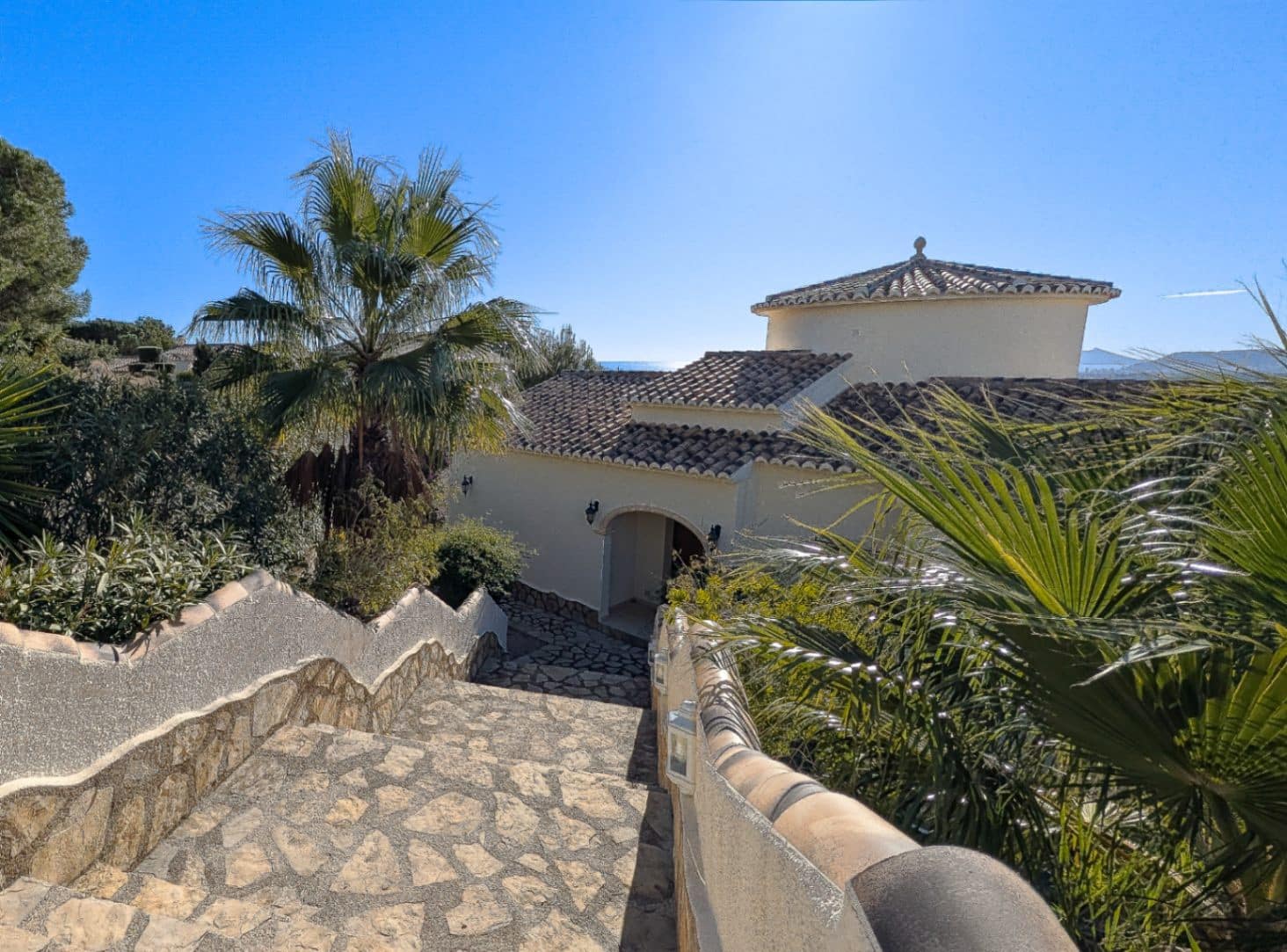 5 bedroom Villa for sale in Cumbre del Sol with pool garage - € 1,195,000 (Ref: 9496373)