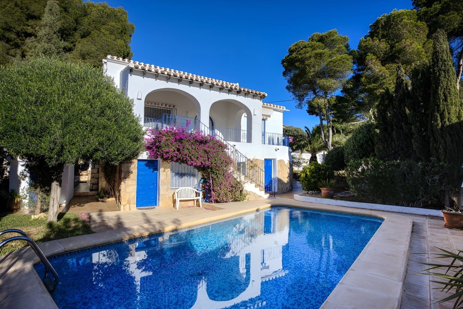 4 bedroom Villa for sale in Moraira with pool - € 599,000 (Ref: 9496509)
