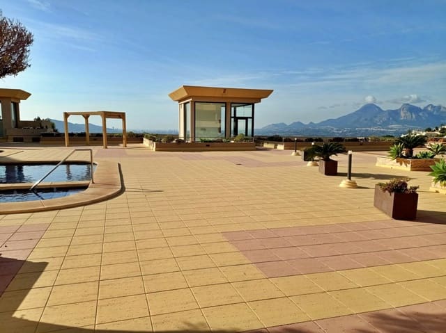 Ático de 2 habitaciones en Altea en venta con piscina garaje - 650.000 € (Ref: 9506531)