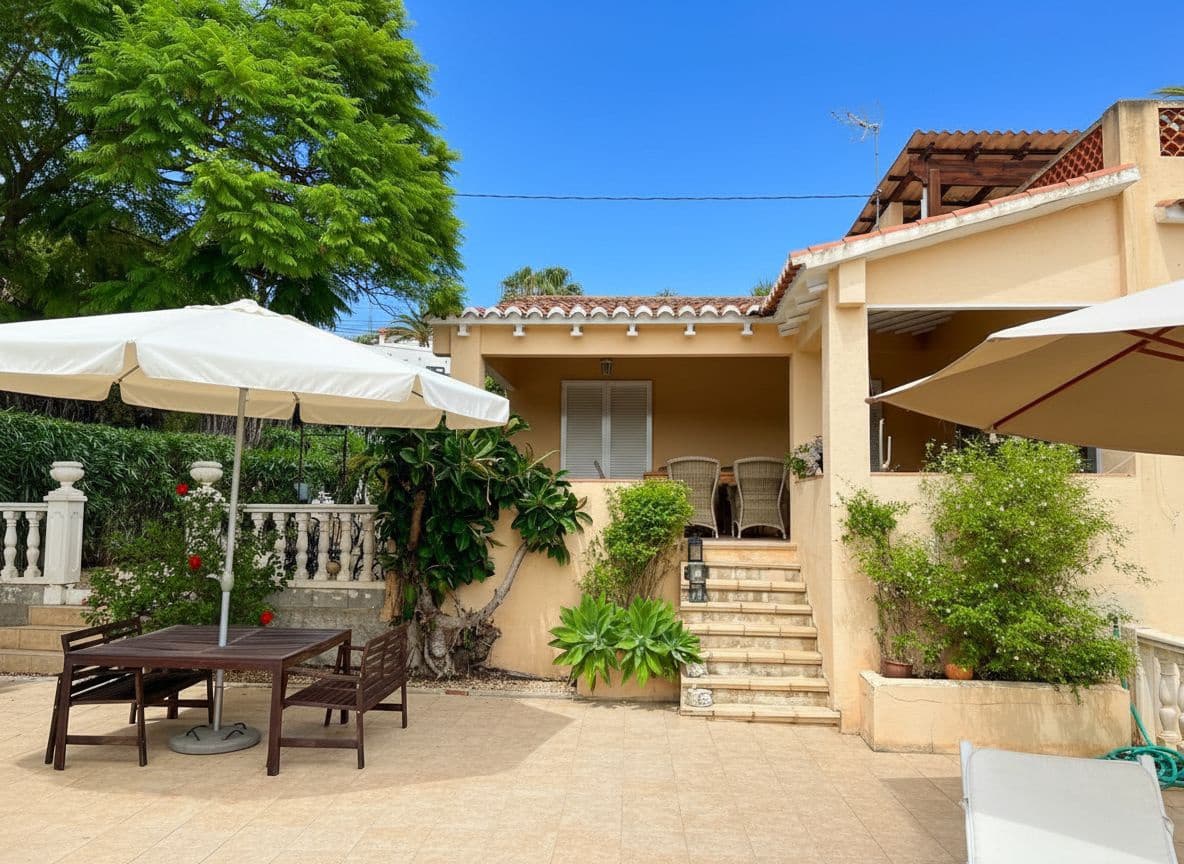 4 soveværelse Villa til salg i Benissa med swimmingpool garage - € 590.000 (Ref: 9542124)