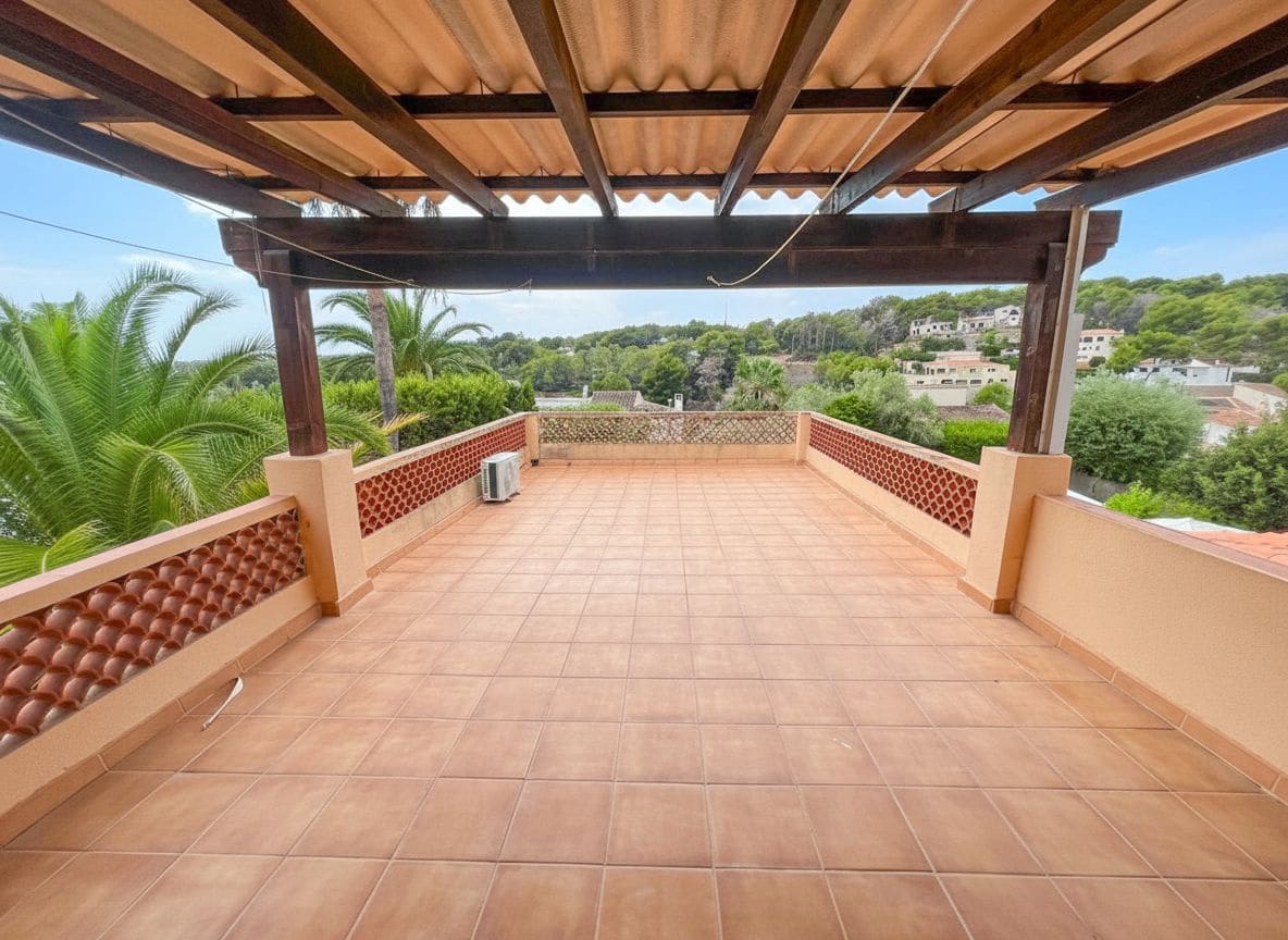 4 soveværelse Villa til salg i Benissa med swimmingpool garage - € 590.000 (Ref: 9542124)