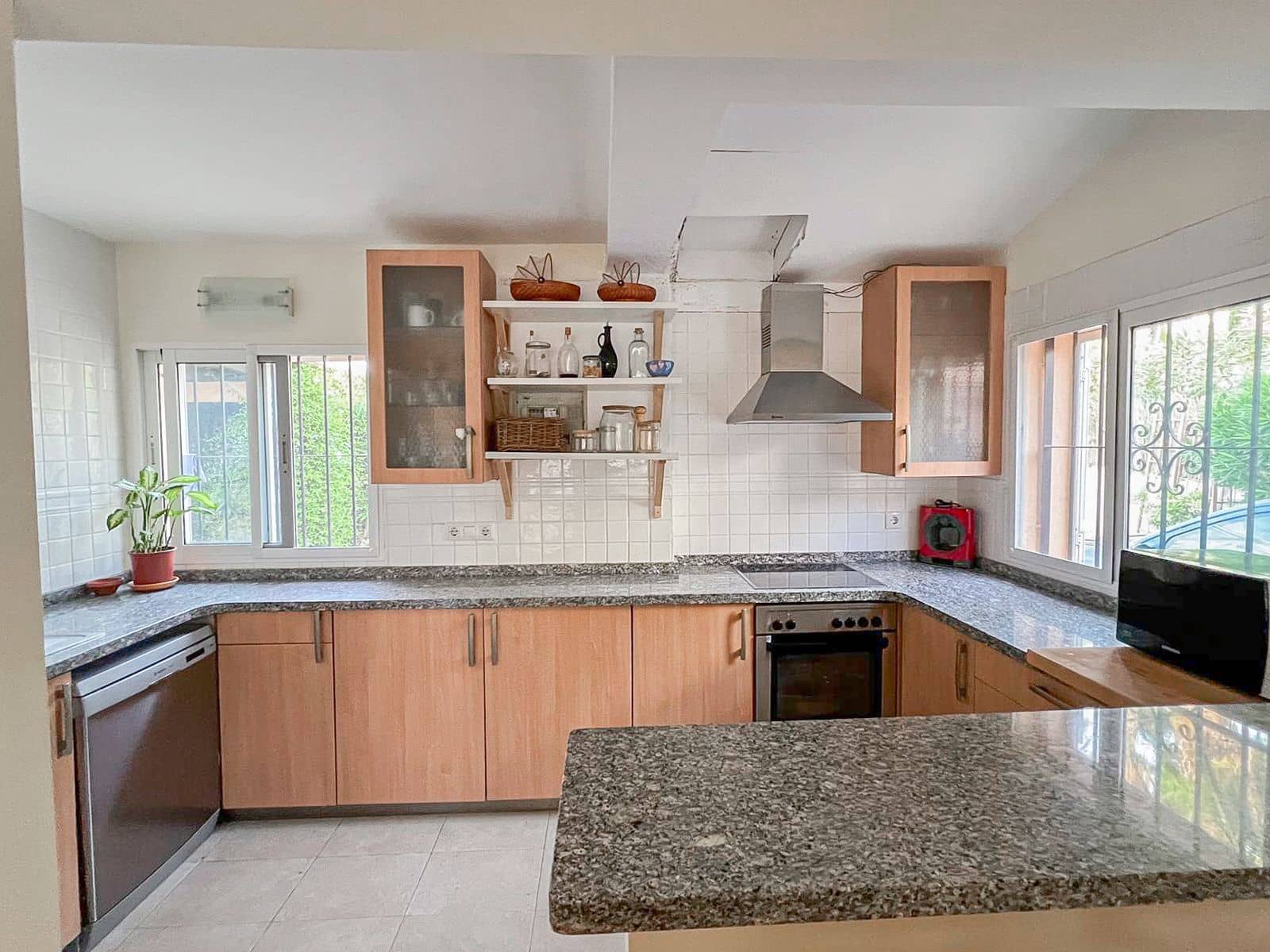 4 soveværelse Villa til salg i Benissa med swimmingpool garage - € 590.000 (Ref: 9542124)