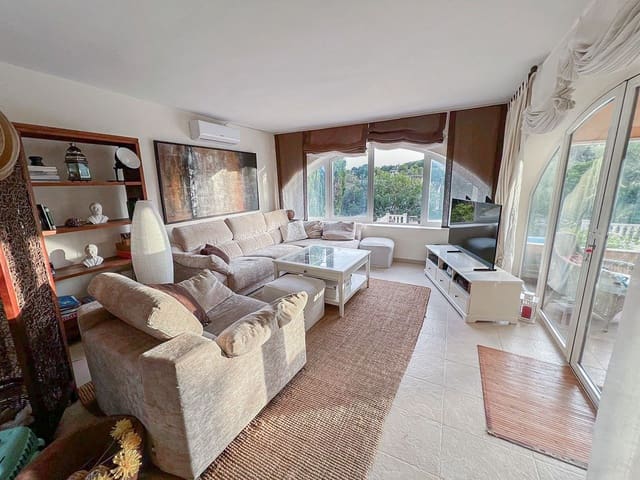 4 soveværelse Villa til salg i Benissa med swimmingpool garage - € 590.000 (Ref: 9542124)