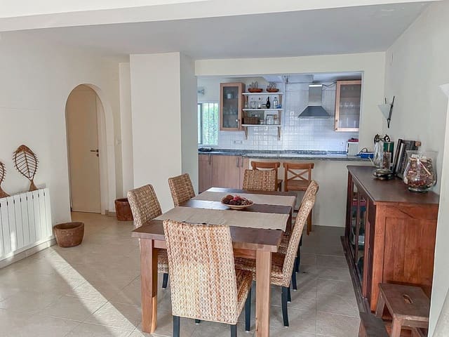 4 soveværelse Villa til salg i Benissa med swimmingpool garage - € 590.000 (Ref: 9542124)