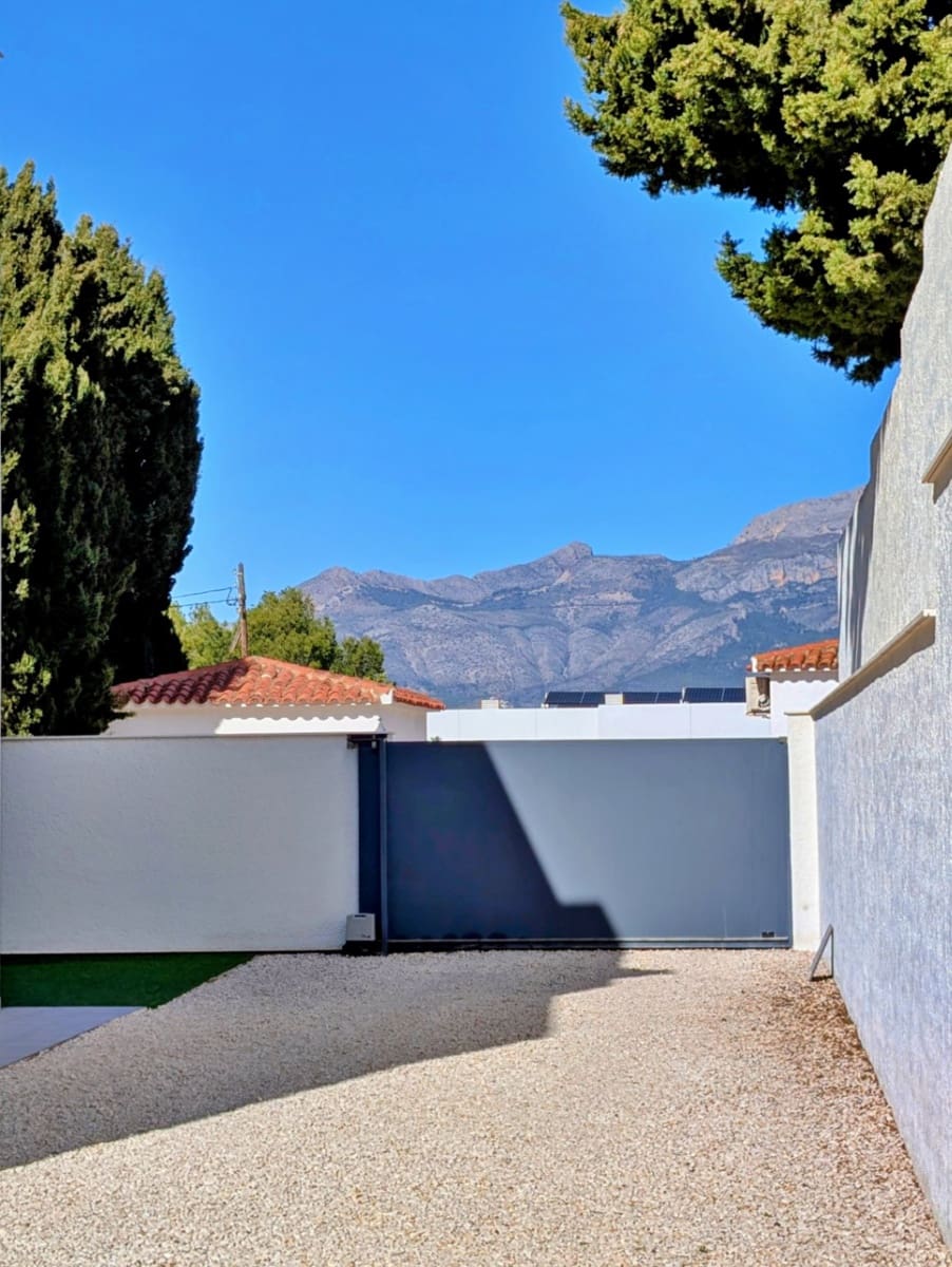 3 bedroom Townhouse for sale in Albir with pool - € 750,000 (Ref: 9542126)