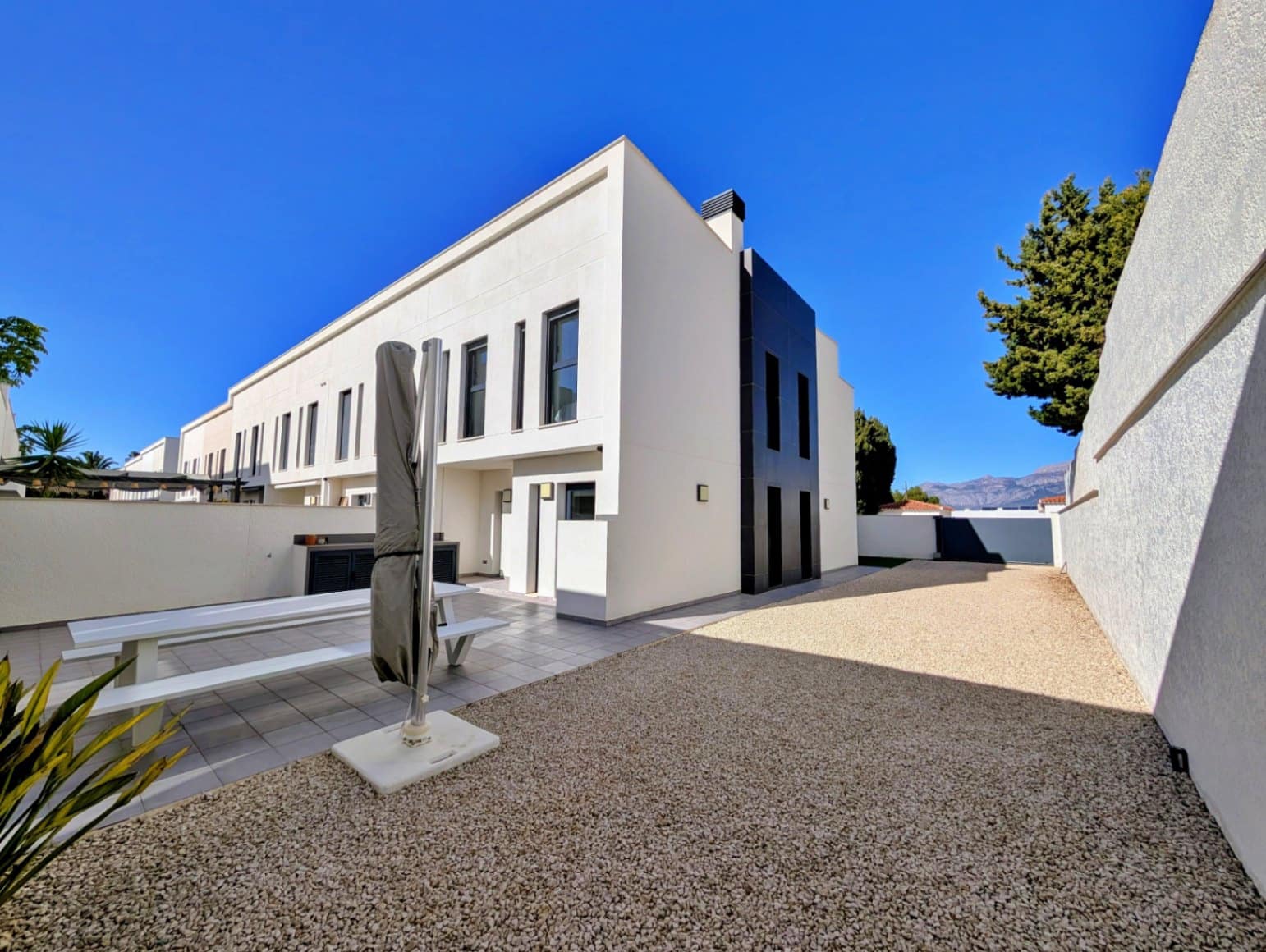 3 bedroom Townhouse for sale in Albir with pool - € 750,000 (Ref: 9542126)