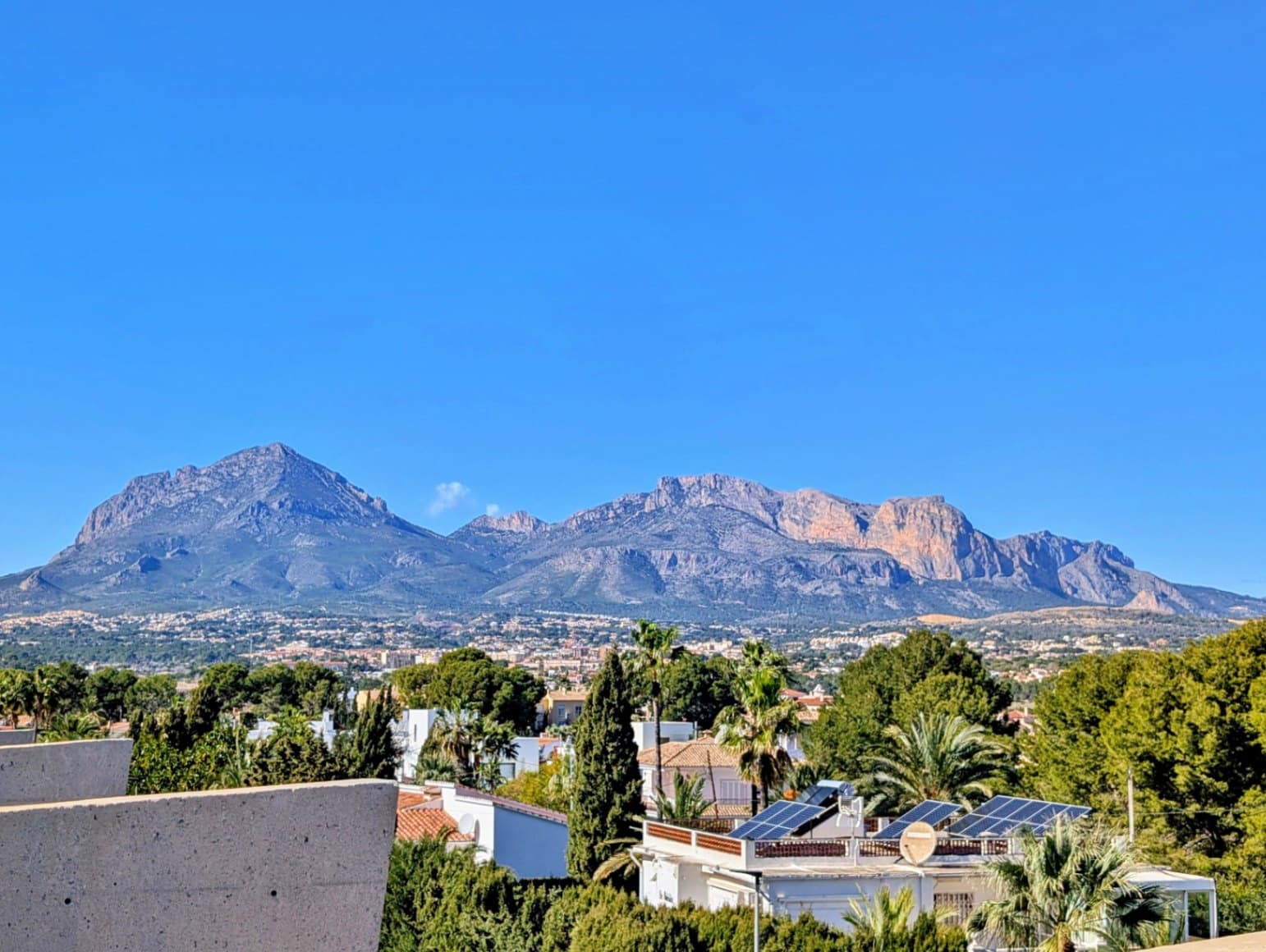 3 bedroom Townhouse for sale in Albir with pool - € 750,000 (Ref: 9542126)