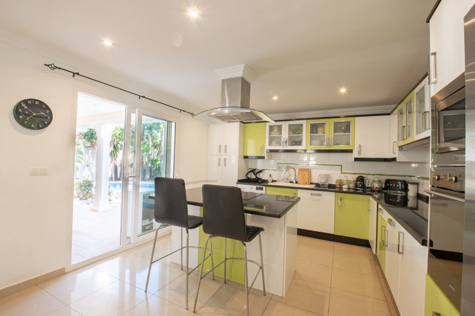 4 sypialnia Willa na sprzedaż w Ambolo z basenem garażem - 750 000 € (Ref: 9550016)