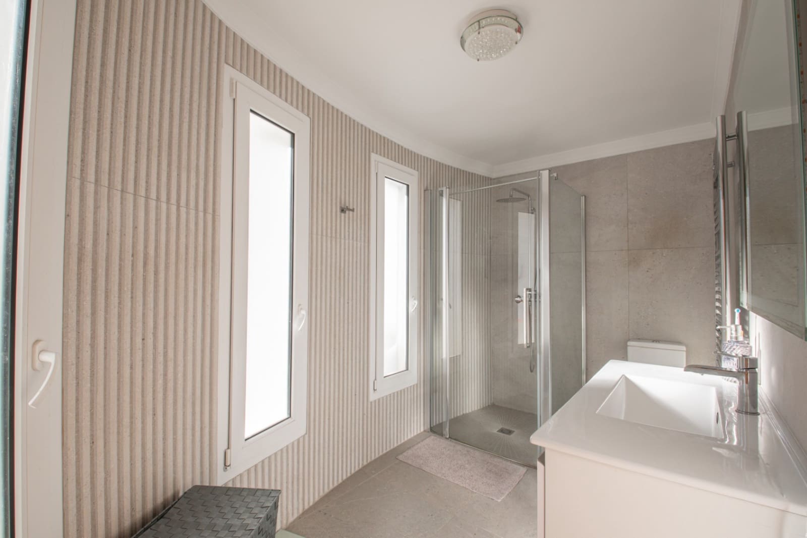 4 sypialnia Willa na sprzedaż w Ambolo z basenem garażem - 750 000 € (Ref: 9550016)