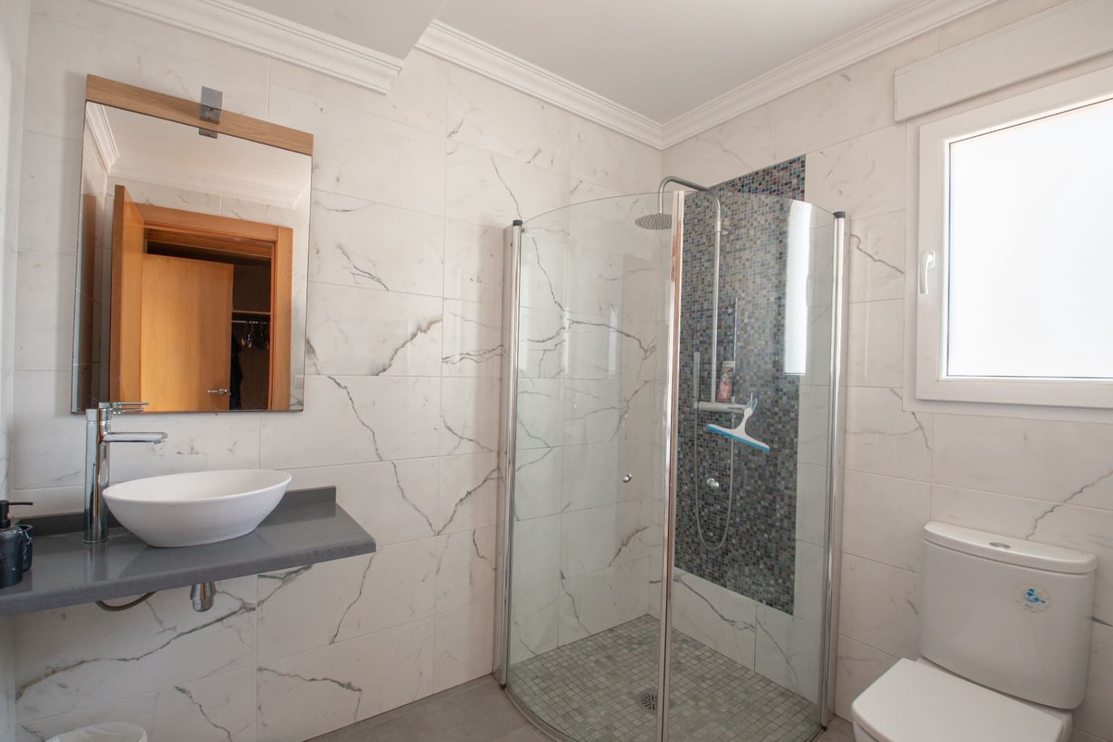 4 sypialnia Willa na sprzedaż w Ambolo z basenem garażem - 750 000 € (Ref: 9550016)