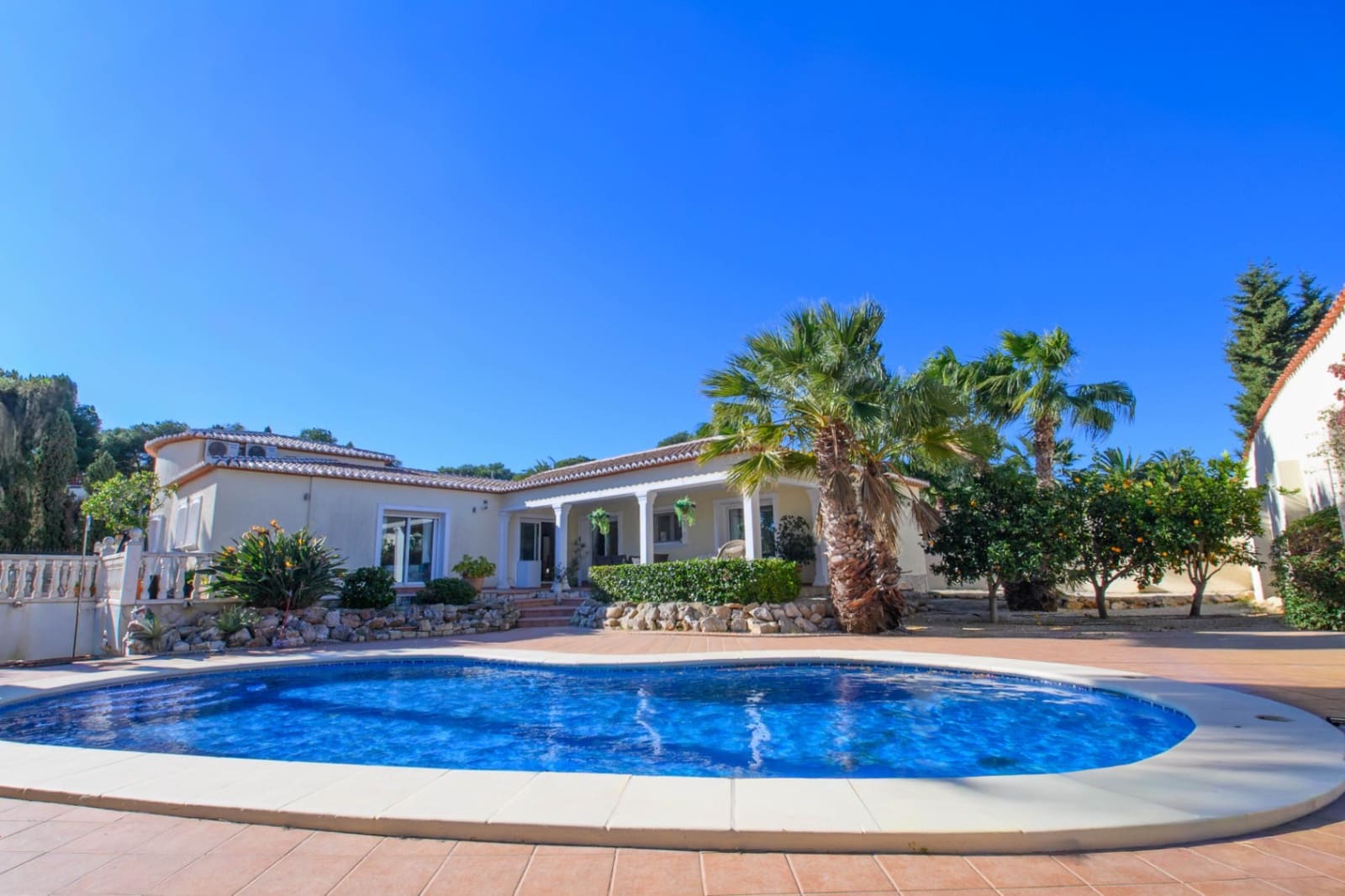 4 bedroom Villa for sale in Ambolo with pool - € 750,000 (Ref: 9550016)