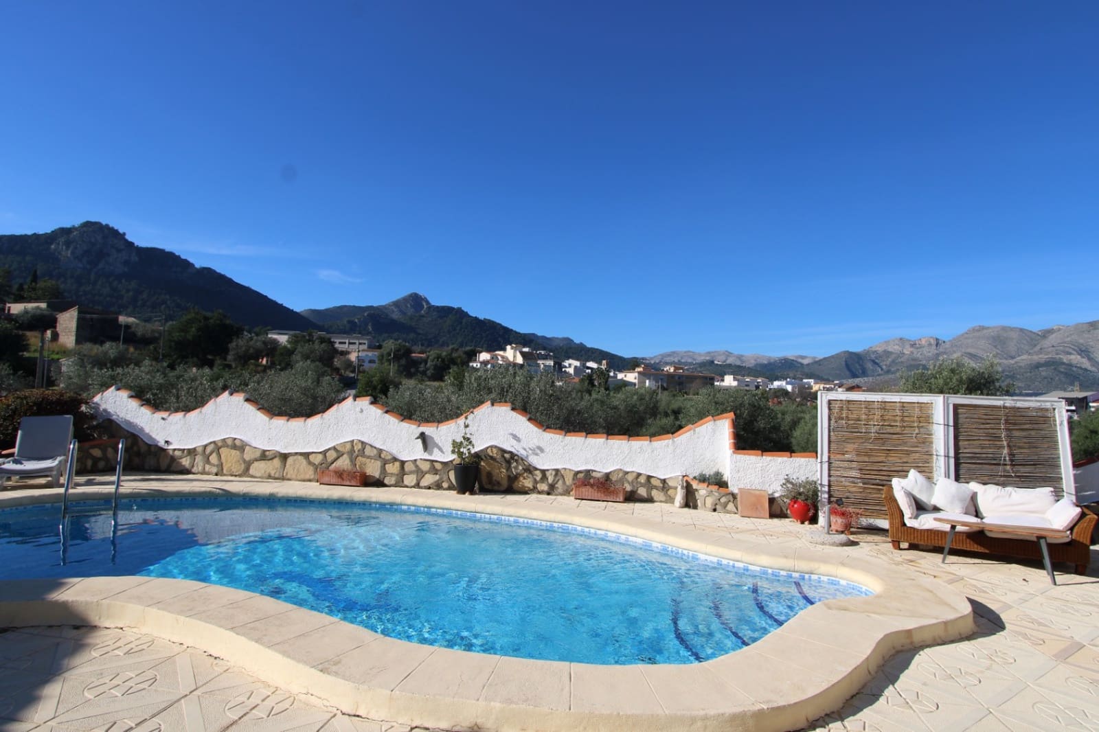 4 soveværelse Villa til salg i Orba med swimmingpool garage - € 535.000 (Ref: 9563847)