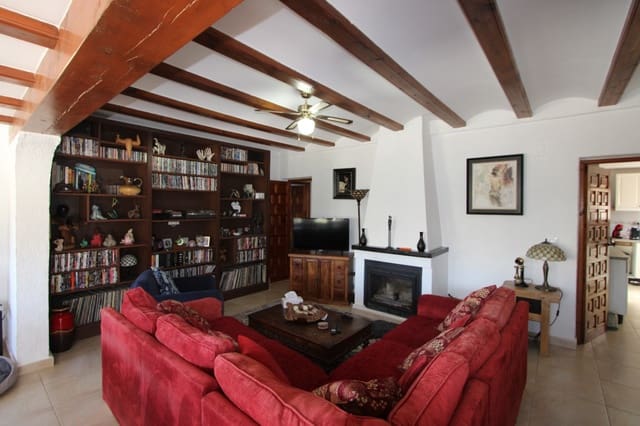 4 soveværelse Villa til salg i Orba med swimmingpool garage - € 535.000 (Ref: 9563847)