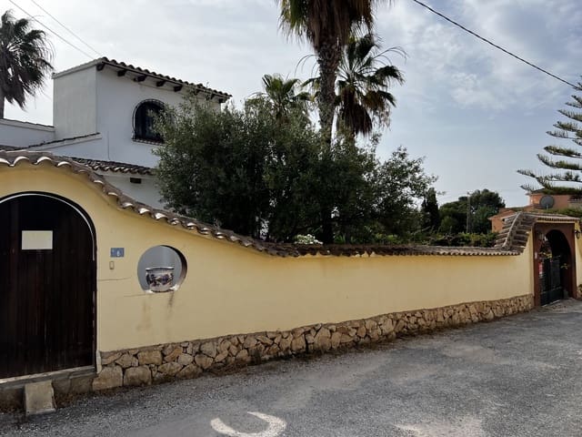 5 soveværelse Villa til salg i Benissa med swimmingpool - € 685.000 (Ref: 9563850)