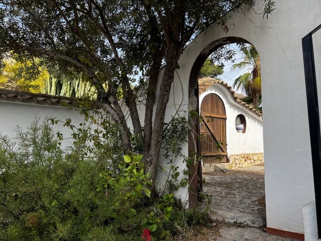 5 soveværelse Villa til salg i Benissa med swimmingpool - € 685.000 (Ref: 9563850)