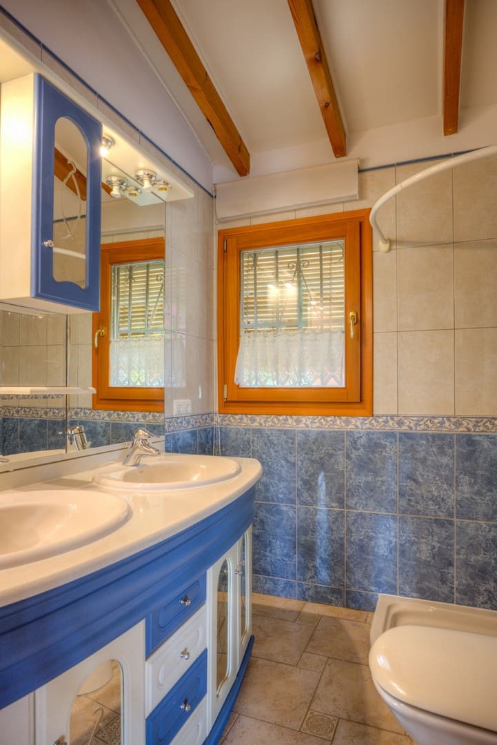 5 bedroom Villa for sale in Moraira with pool - € 745,000 (Ref: 9563851)