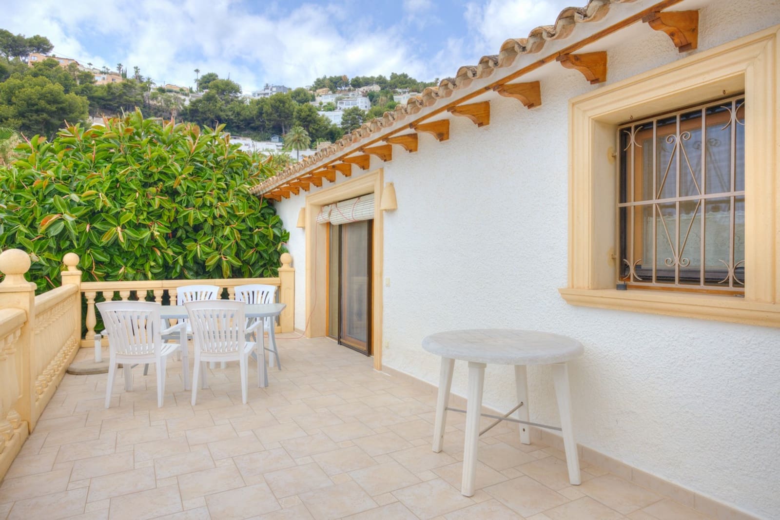 5 bedroom Villa for sale in Moraira with pool - € 745,000 (Ref: 9563851)