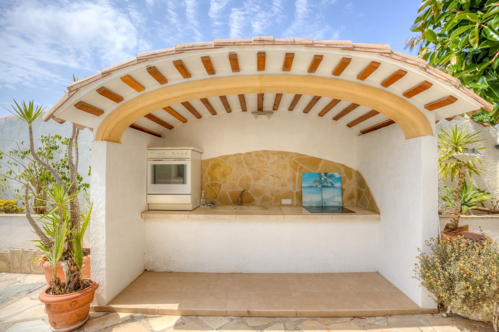 5 bedroom Villa for sale in Moraira with pool - € 745,000 (Ref: 9563851)